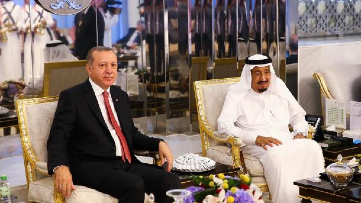 Erdogan se reúne com Salman bin Abdulaziz e Mahmud Abbas e reitera seu apoio à Palestina