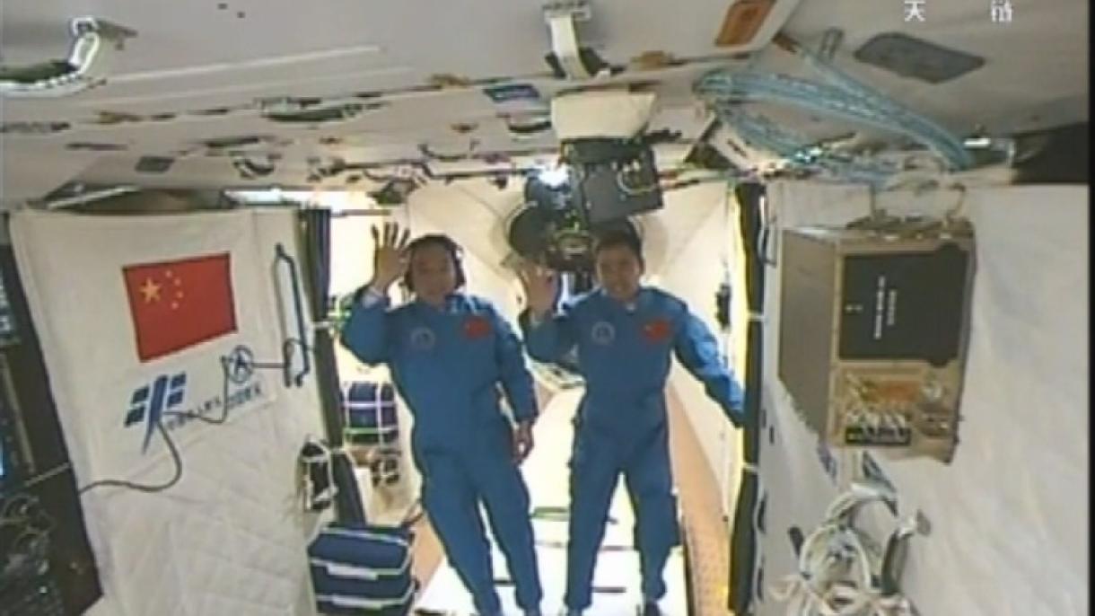 中国宇航员抵达天宫二号