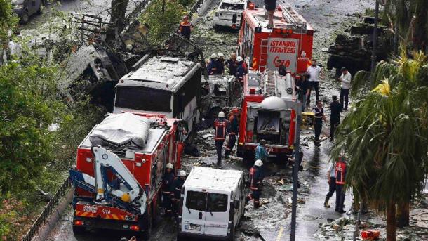 El atentado con coche bomba deja 11 muertos en Estambul