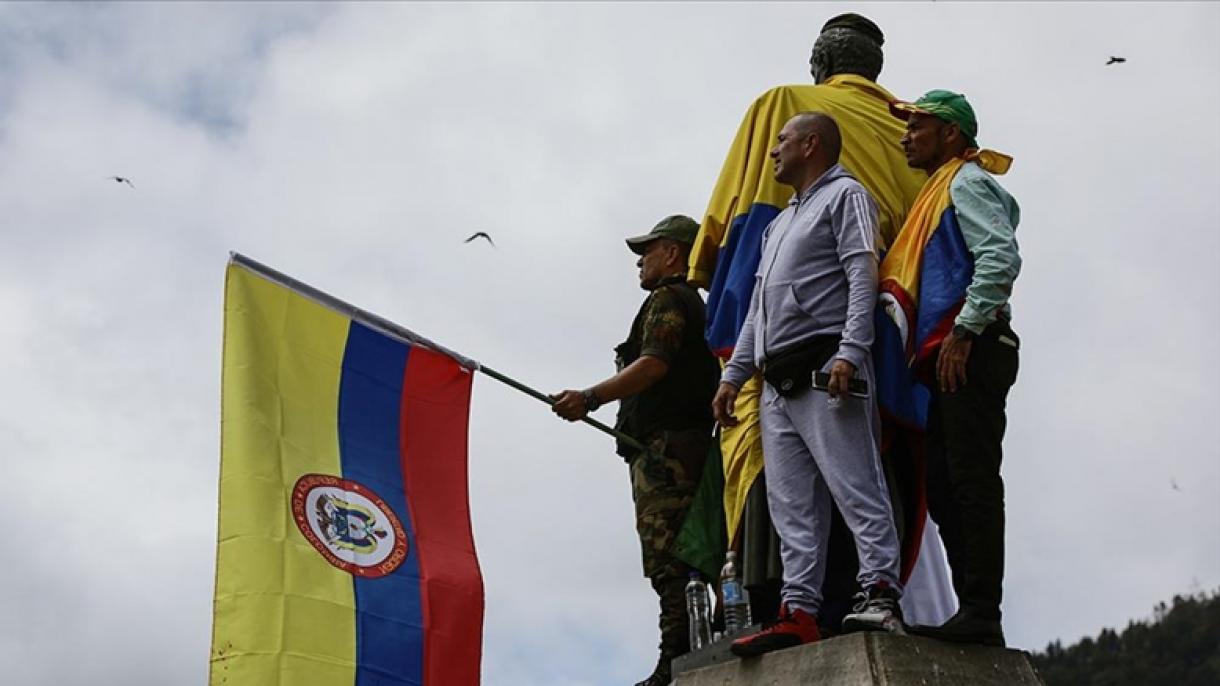 Proyectos de reforma desatan protestas en Colombia