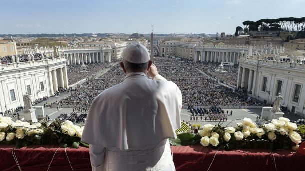 El papa cita recientes atentados terroristas en su mensaje de Pascua