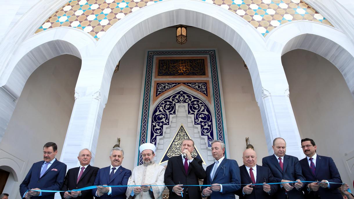 总统埃尔多昂为“耶尔德勒姆贝亚特”清真寺落成剪彩
