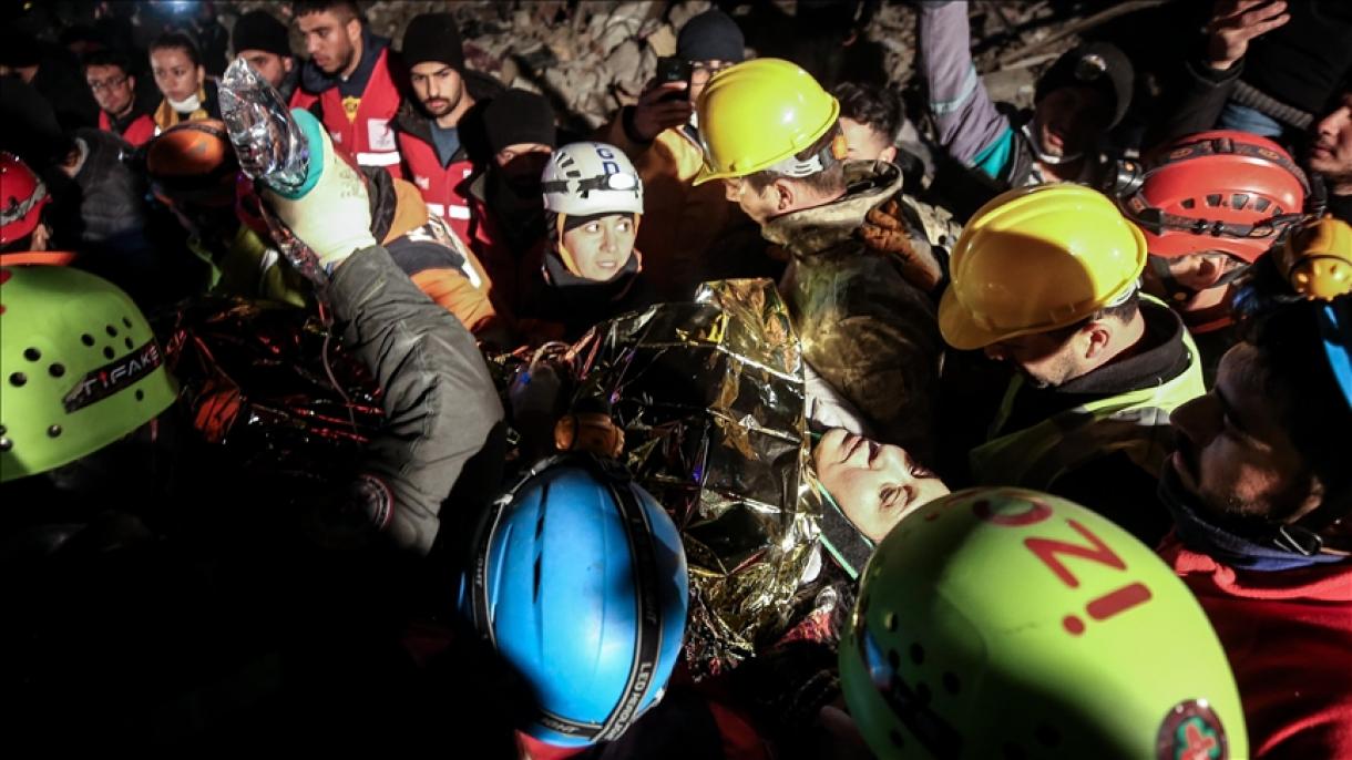La Infantería de Marina de España rescató vivo a un niño de siete años de los escombros en Türkiye