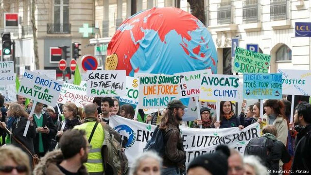 حضور هزاران طرفدار محیط زیست در "راهپیمایی قرنِ" پاریس