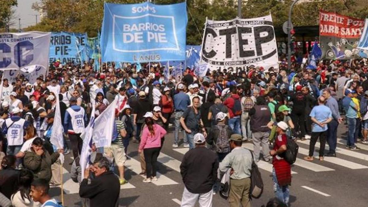 Miles de personas contra Gobierno argentino paralizan Buenos Aires