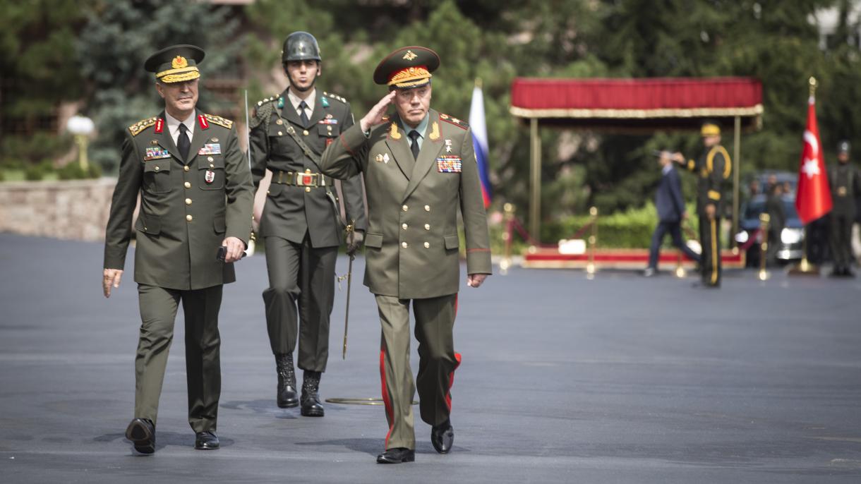 رئیس ستادکل نیروهای مسلح ترکیه از همتای روس خود میزبانی می کند