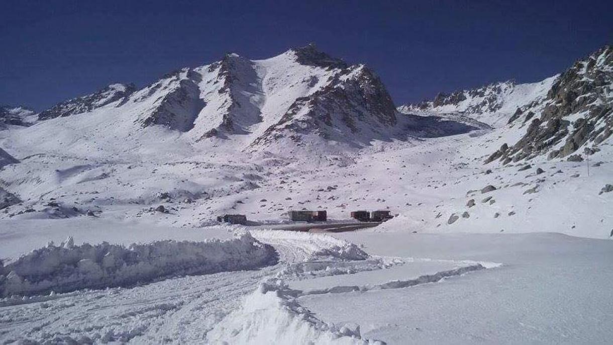 ریزش بهمن در افغانستان 10 قربانی گرفت