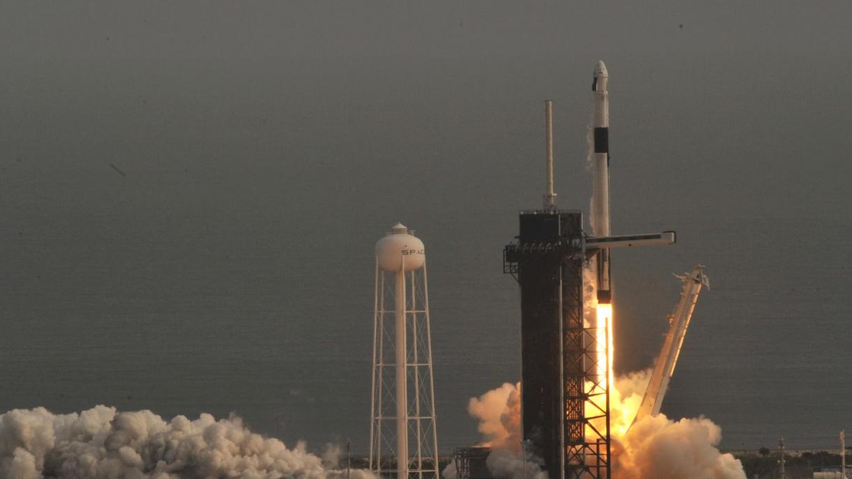 SpaceX logra probar con éxito la expulsión de emergencia de astronautas