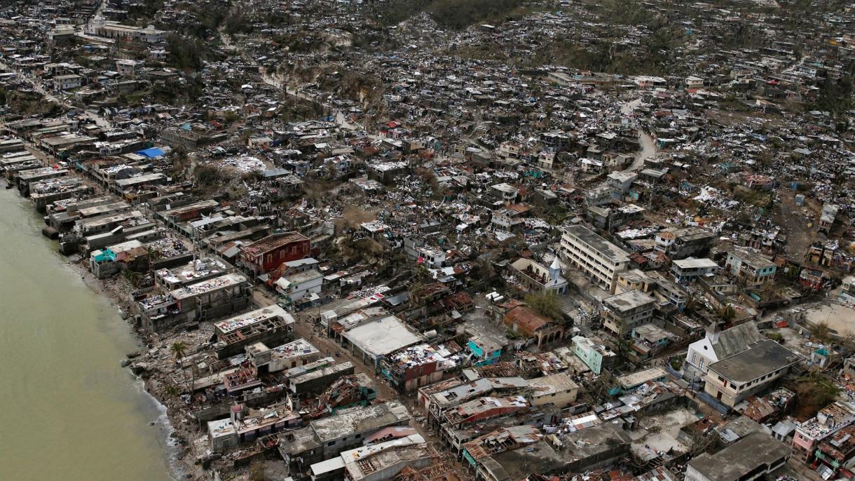 Σε ζωές 900 ανθρώπων στοίχησε ο τυφώνας Μάθιου