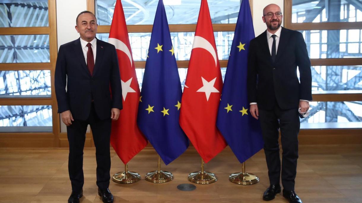 Чавушоглу се состана со претседателот на Европскиот совет Шарл Мишел и известувачот на ЕП за Турција Начо Санчез Амор