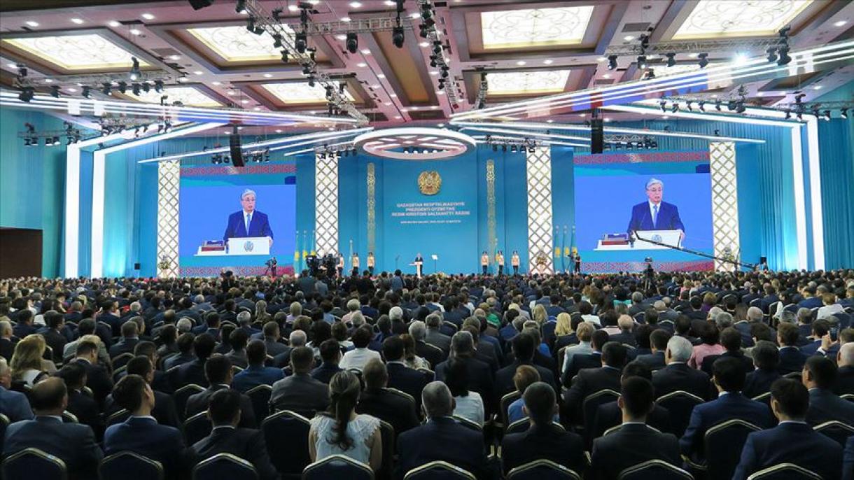 Qazaxıstan prezidenti vəzifəsinin icrasına başladı