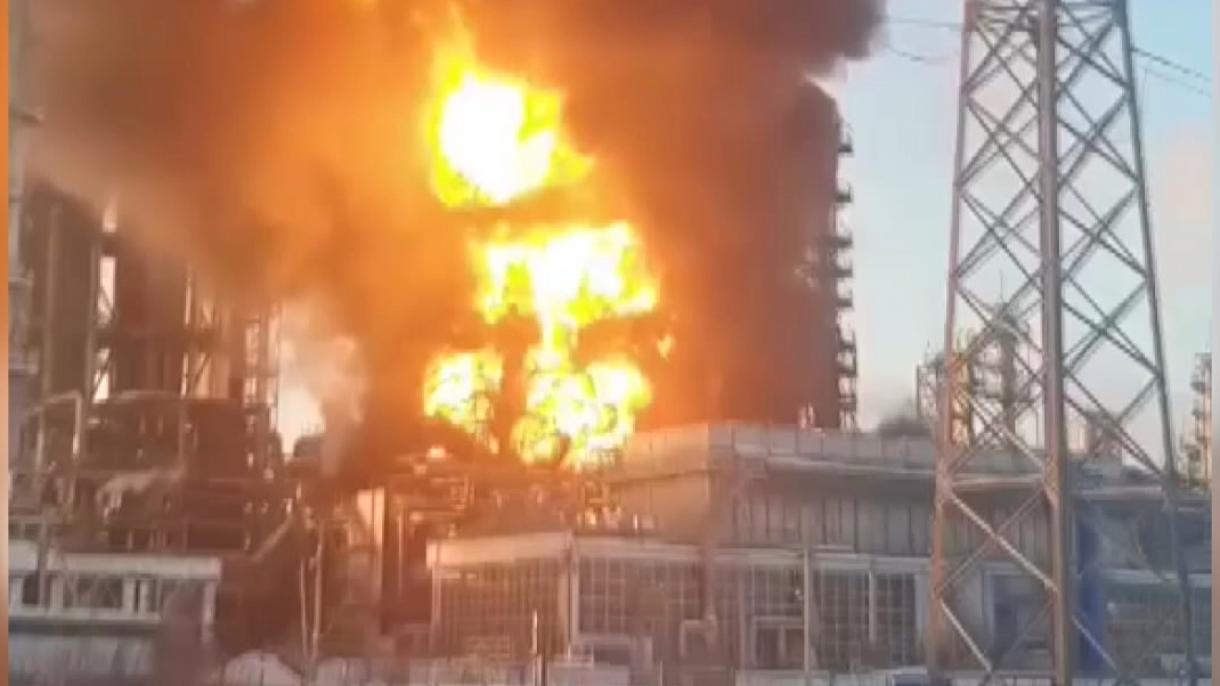 俄罗斯伊尔库茨克油区发生大火