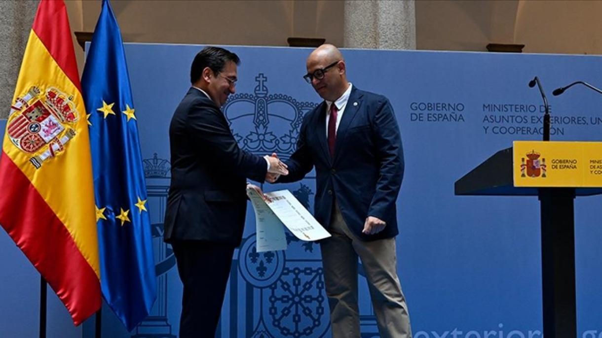 El equipo español de respuesta a emergencias fue condecorado con la Orden del Mérito Civil
