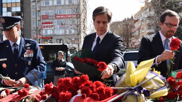 Mantiene conversaciones en Ankara el vicesecretario de Estado estadounidense