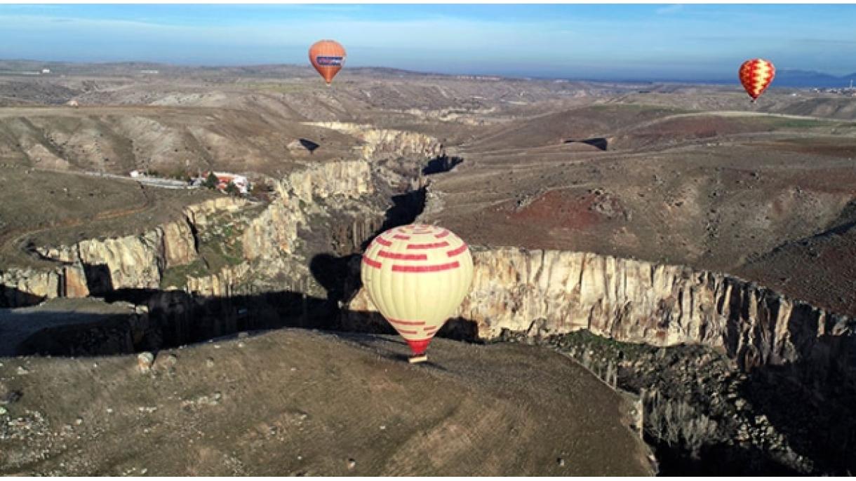 La nueva dirección de los turistas en el tour en globo: Ihlara