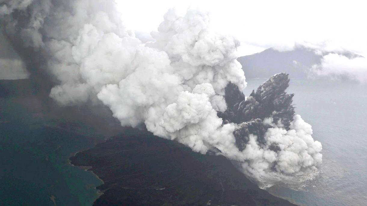 Indonesia: Eruzione del vulcano Anak Krakatau a Giava