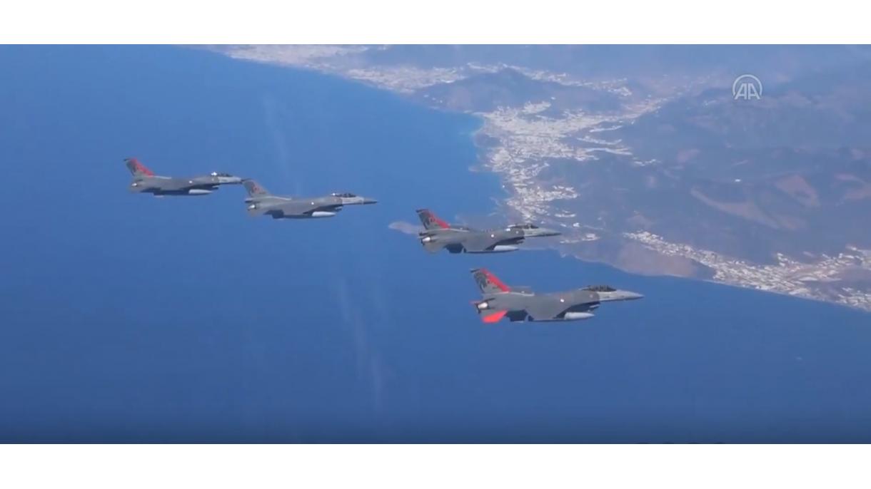 Az Észak-ciprusi Török Köztársaságban tartott légi bemutatót a Török Légierő műrepülő köteléke