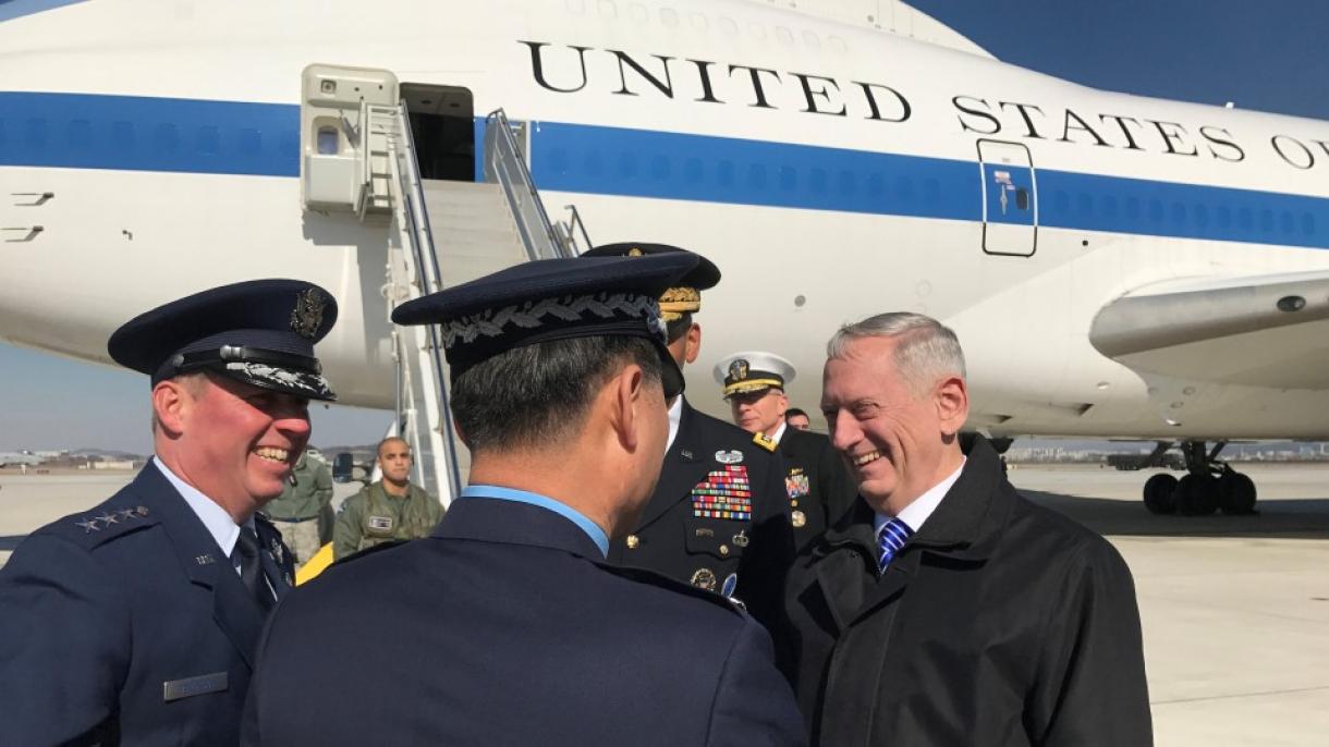 James Mattis critica a Corea del Norte en su primer viaje al extranjero