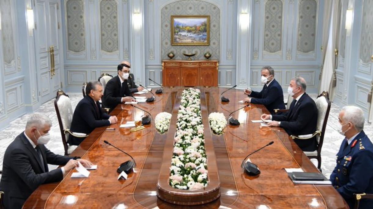 O’zbekiston prezidenti Shavkat Mirziyoyev Turkiya mudofaa vazirini qabul qildi