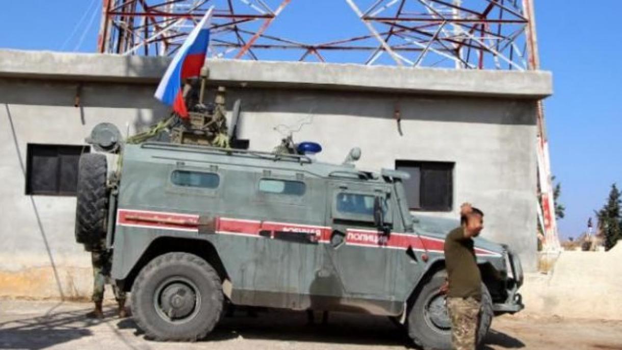 La policía militar rusa continúa patrullando en el norte de Siria