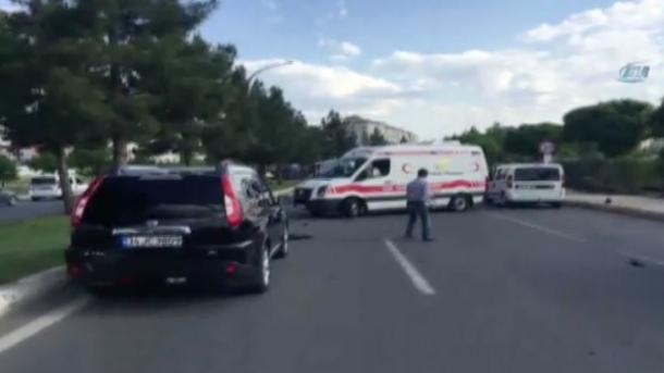 恐怖分子向土耳其警察发动炸弹袭击