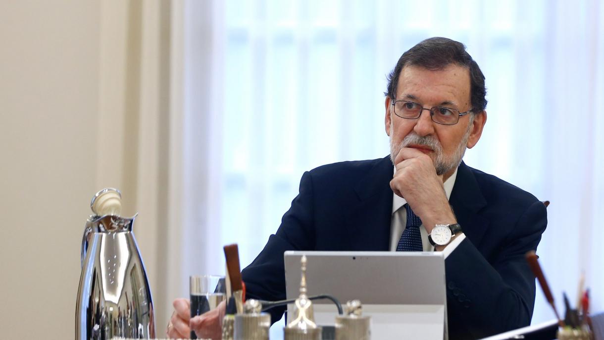 اسپین کے وزیر اعظم نے کاتالونیا  سے آزادی کا اعلان کرنے  یا نہ کرنے کی وضاحت کرنے کا مطالبہ کر دیا