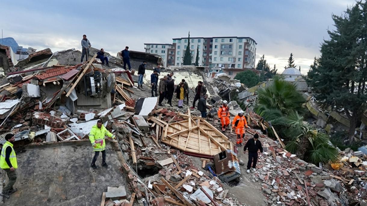 世界多国继续援助发生大地震的土耳其