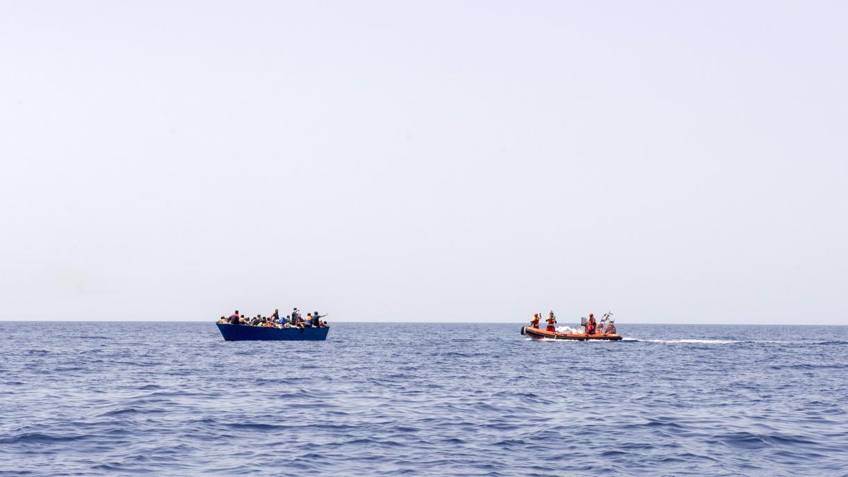 Migranti, Libia chiede a Italia invio navi in sue acque interne