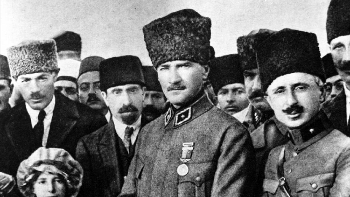 ¿Sabían que Atatürk encabeza la lista de los hombres de estado más grandes en la historia?