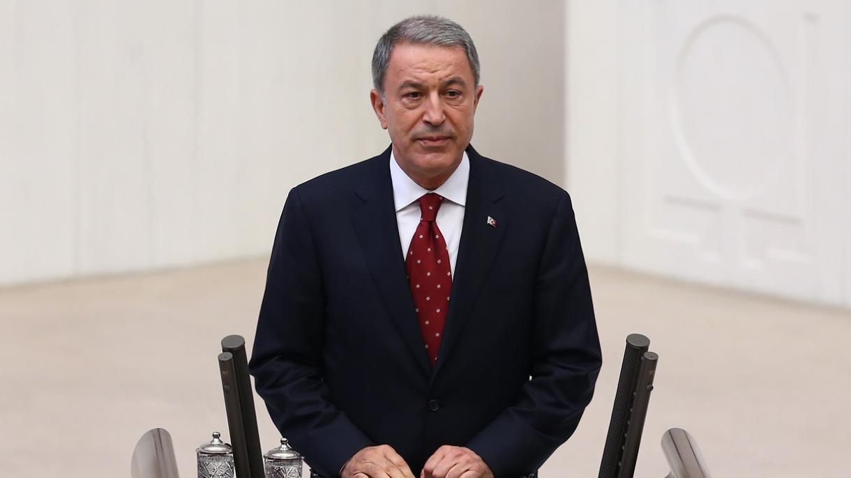 Hulusi Akar Türkiyə ordusunu təbrik etdi