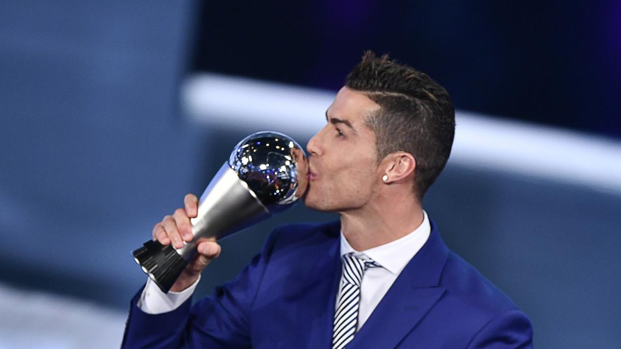 Cristiano Ronaldo ganha prêmio de melhor jogador do ano da Fifa