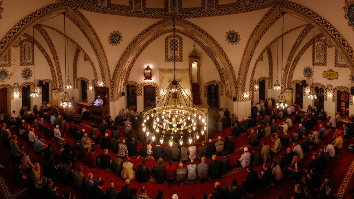 Днес мюсюлманите празнуват свещената нощ Берат
