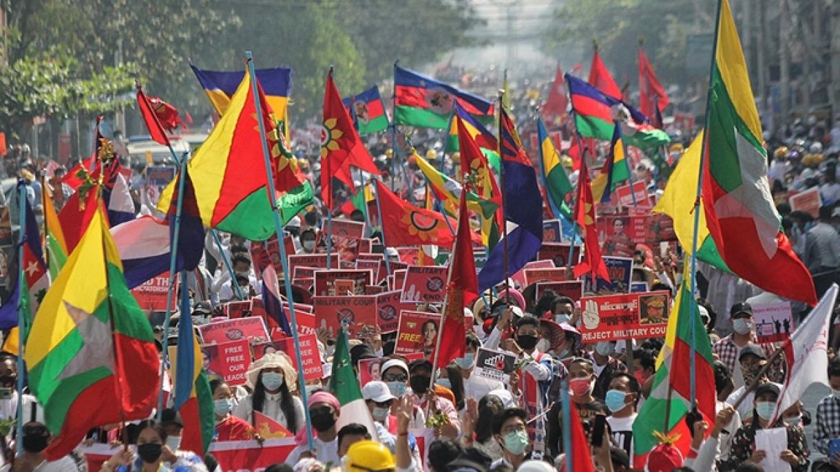 缅甸反政变示威和大罢工日益发酵扩大