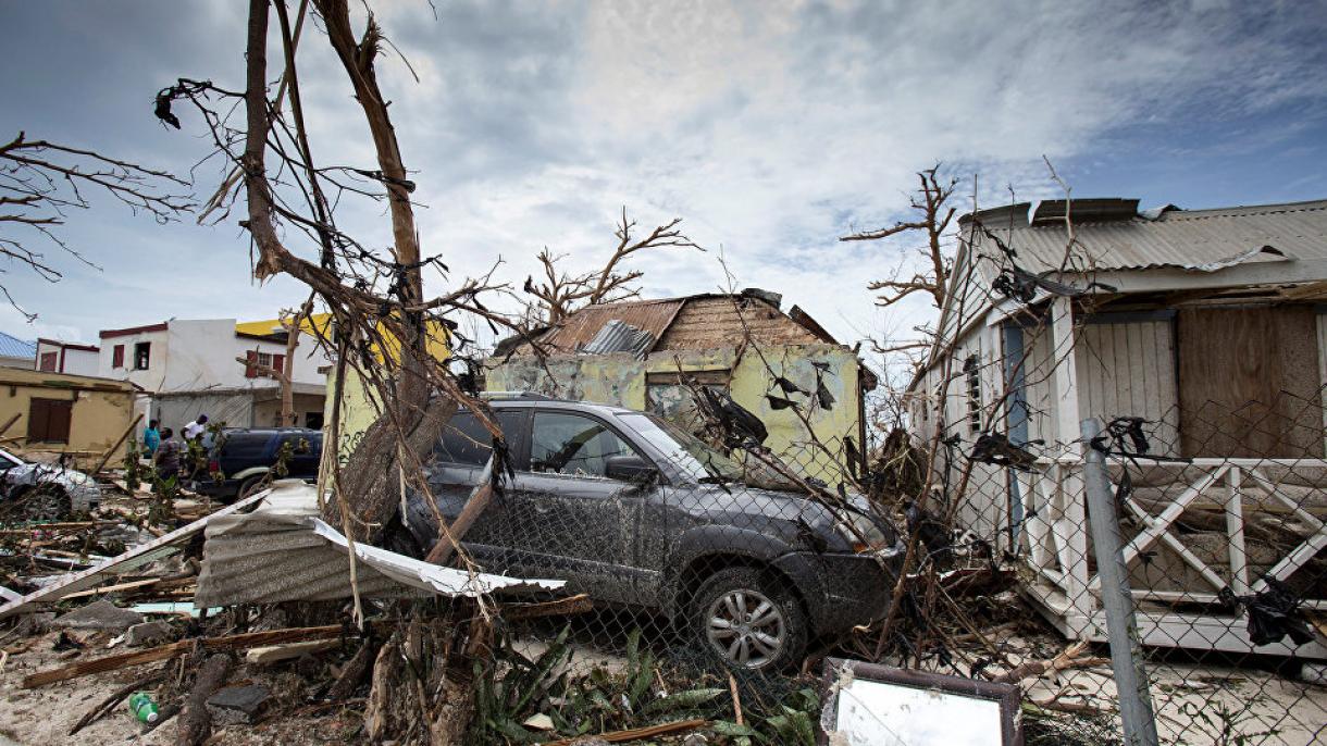 Σταθερή η απειλεί  του τυφώνα Ίρμα για τις ΗΠΑ