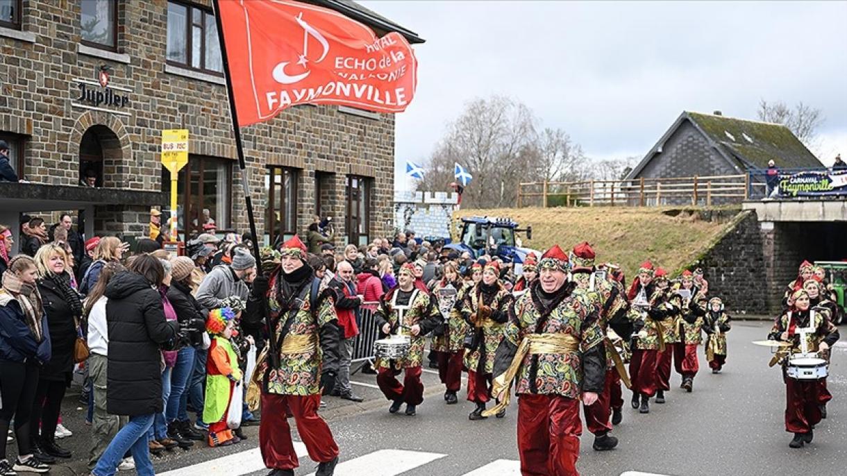 比利时一土耳其村举行狂欢节