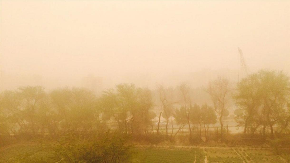 伊朗沙尘暴导致数百人被送往医院