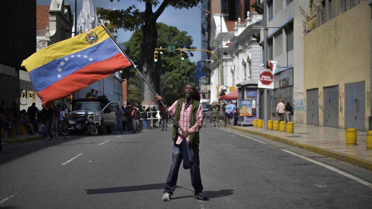 Jovem venezuelano de 16 anos morre durante protesto