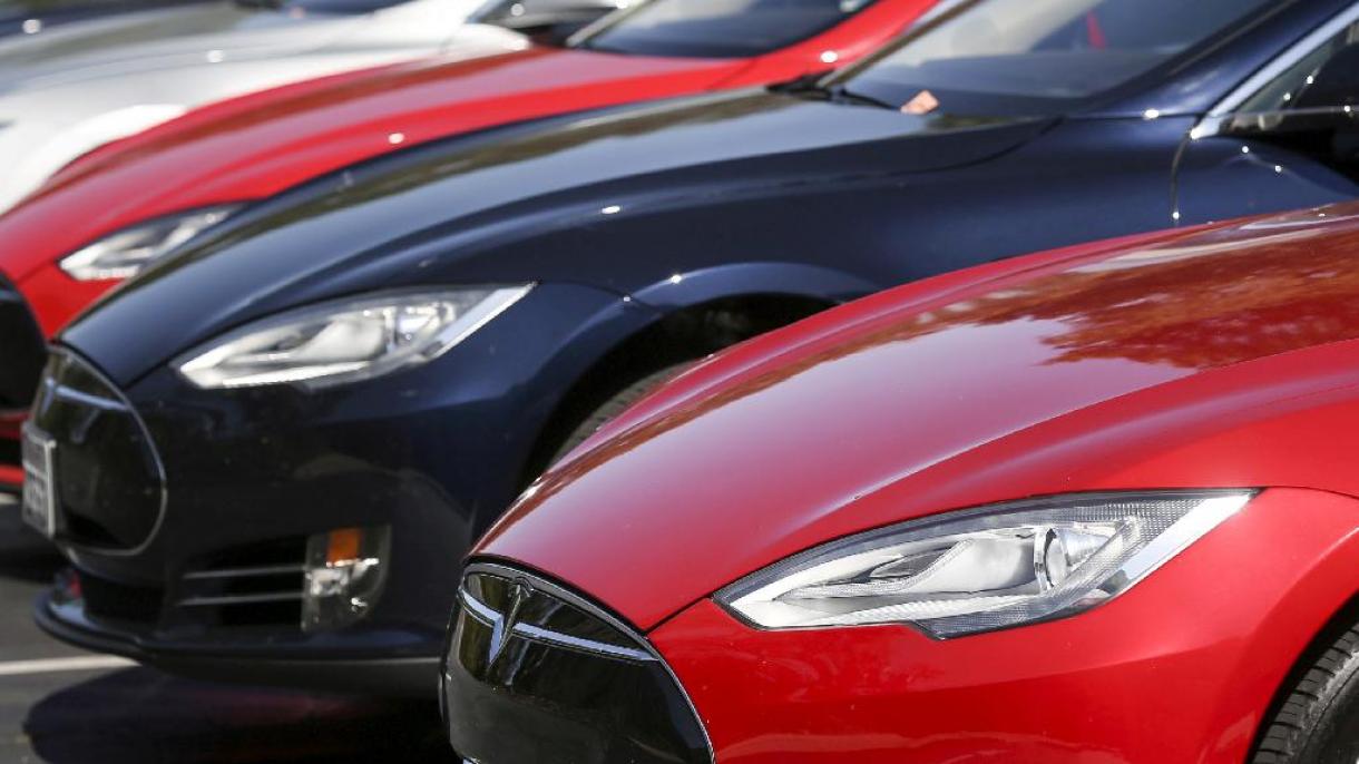 Tesla Çində satdığı 1,6 milyon avtomobilini geri çağırıb