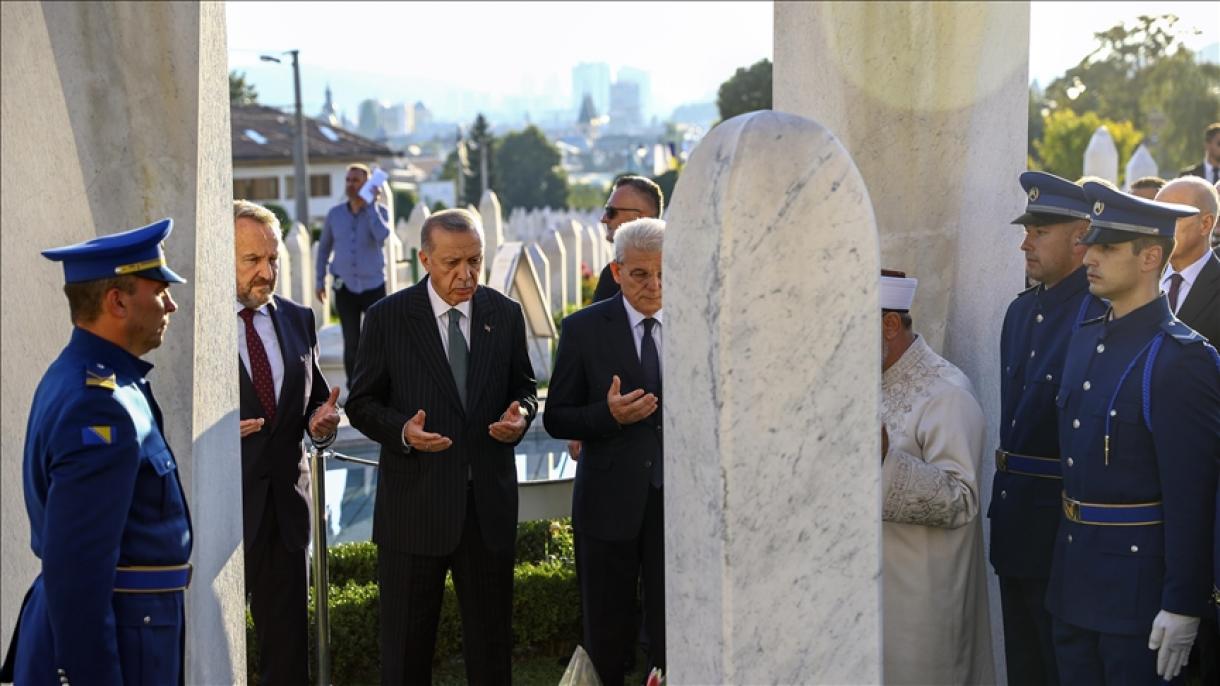 اردوغان از مزار عزت‌بگوویچ در بوسنیا و هرزگوینا بازدید کرد