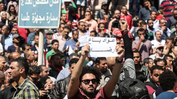 Tüntettek Egyiptomban a Szaúd-Arábiának adott szigetek miatt