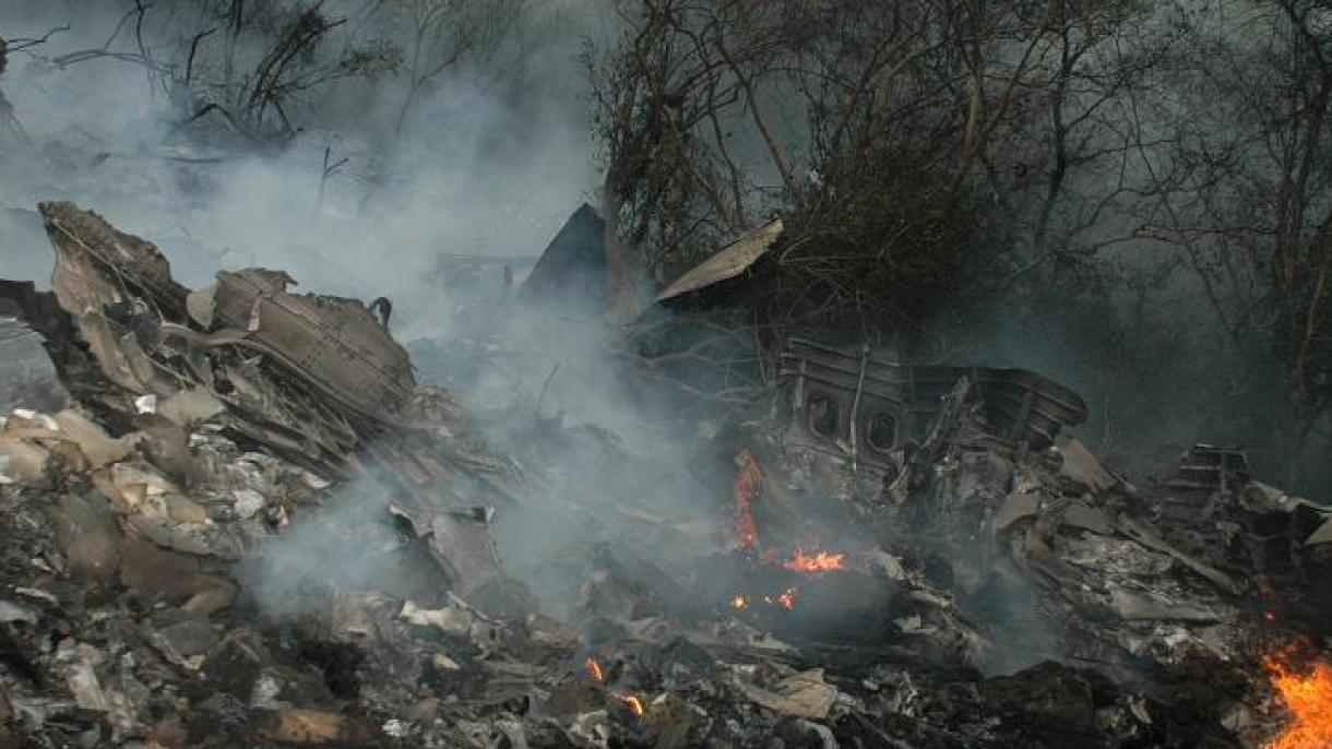 هواپیمای مسافربری پاکستان با دست کم 47 سرنشین سقوط کرد