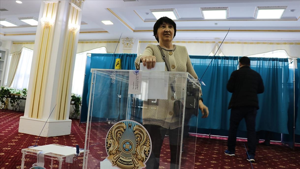 哈萨克斯坦选民赞成修改宪法