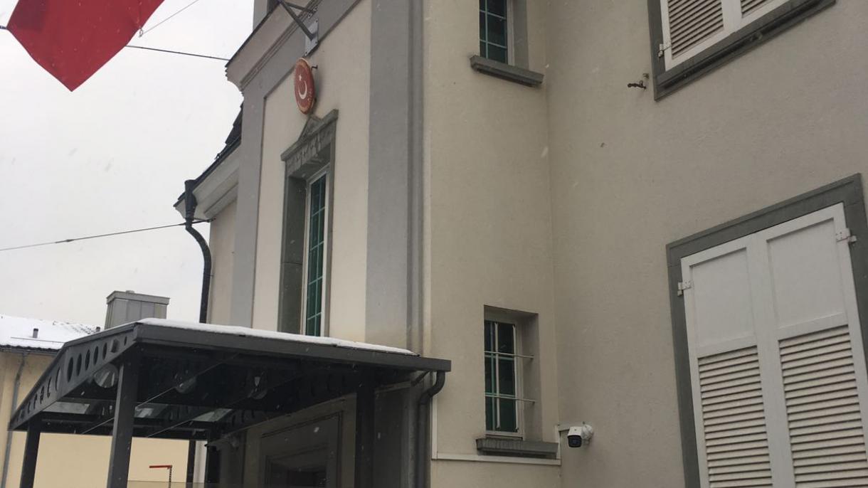 Petárdát dobtak a török konzulátusra