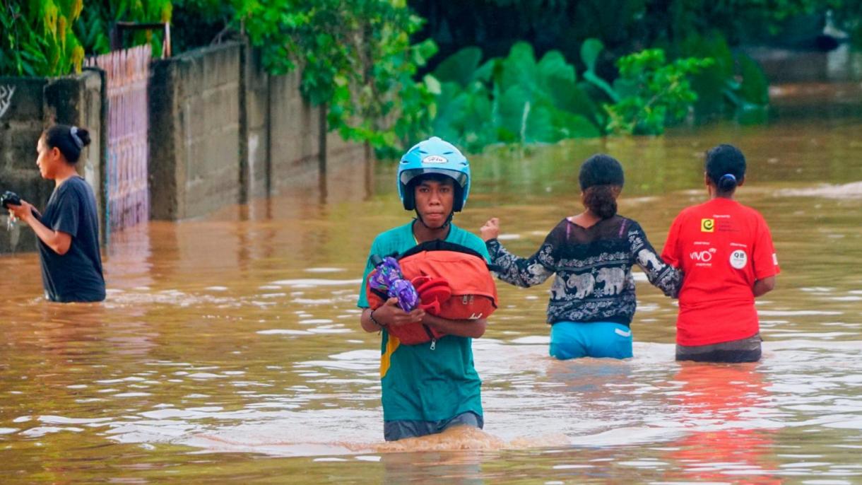 印尼强降雨引发洪灾死亡人数增至55人