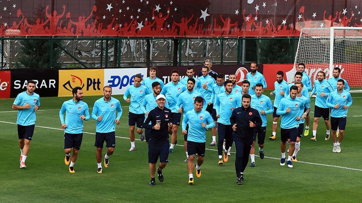 Turk futbol jamoasi Ukrina jamoasi bilan bellashadi...