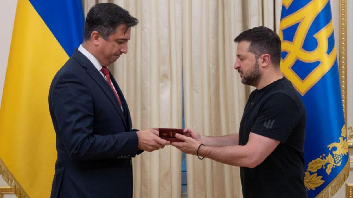 Зеленски награди посланика на Тюркийе в Киев с държавен орден...