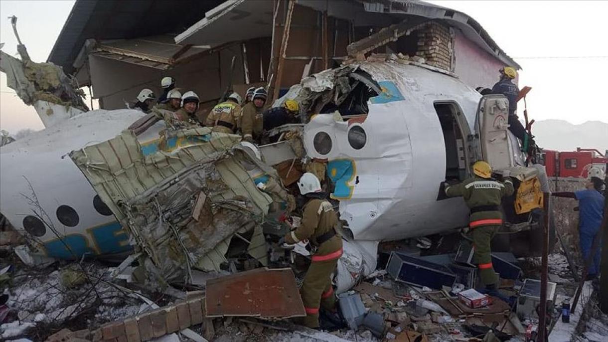 В Казахстан се разби пътнически самолет