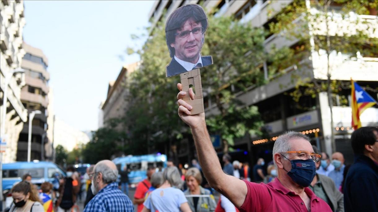 Tribunal italiano suspende extradición a España del líder catalán Carles Puigdemont