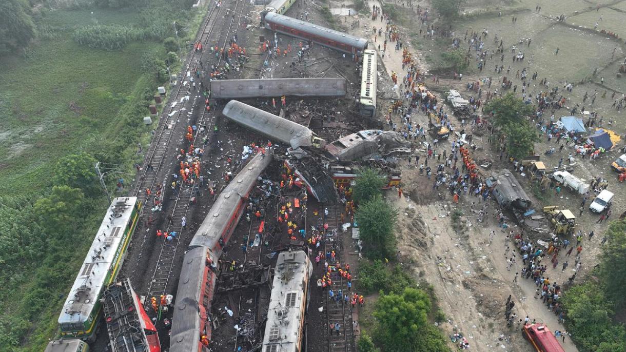 India ancora 52 i  corpi non identificati tra le vittime dello scontro dei treni