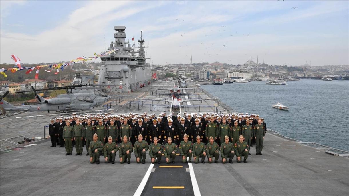 Ο αρχηγός της Διοίκησης Ναυτικών Δυνάμεων στο TCG Anadolu